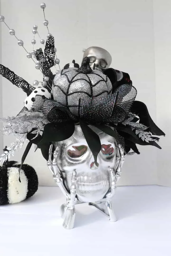 7. Adorno central de calavera