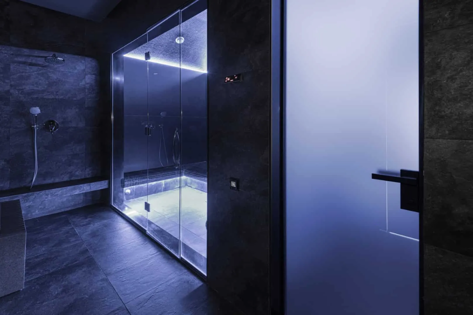 Дім серед сосен від Kvadrat Architects: уединення в Боровому