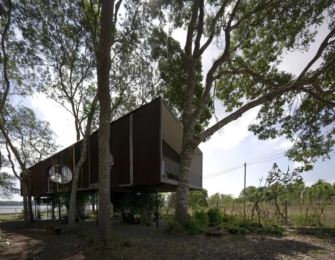 Rustic Lake House H2: A Sustainable Retreat Inspired by Childhood Memories