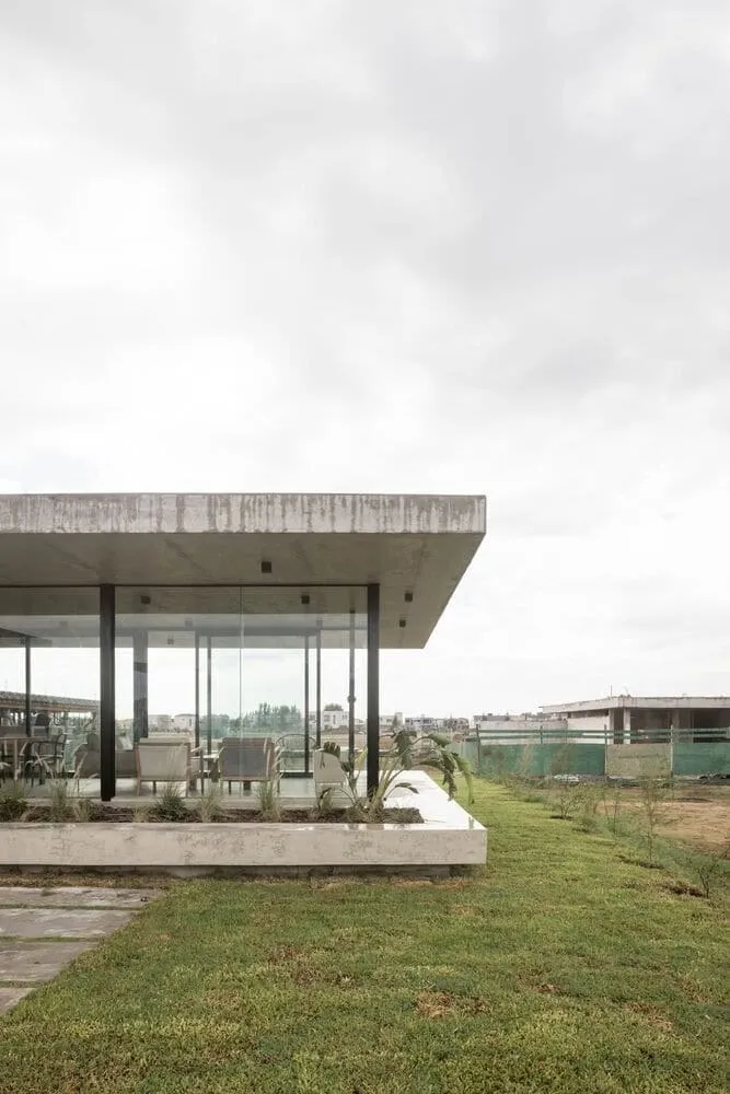 Pekin House by TIM Arquitectos: Minimalist Modern Housing in Larés