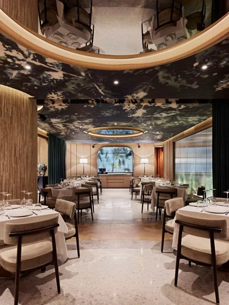 由建筑师艾西姆·科赞利设计的Seraf Vadi餐厅：文化与现代设计的和谐融合