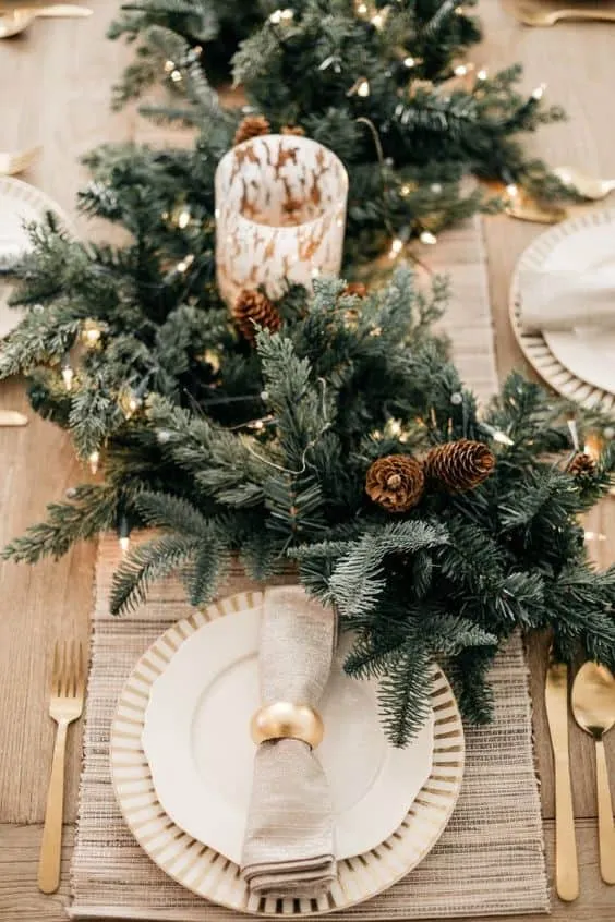Stunning Centerpieces to Transform Your Table into Winter Coziness