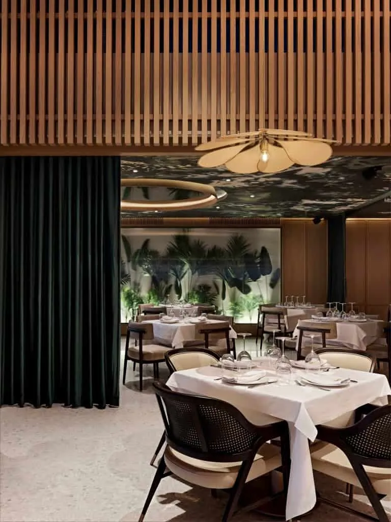 由建筑师艾西姆·科赞利设计的Seraf Vadi餐厅：文化与现代设计的和谐融合