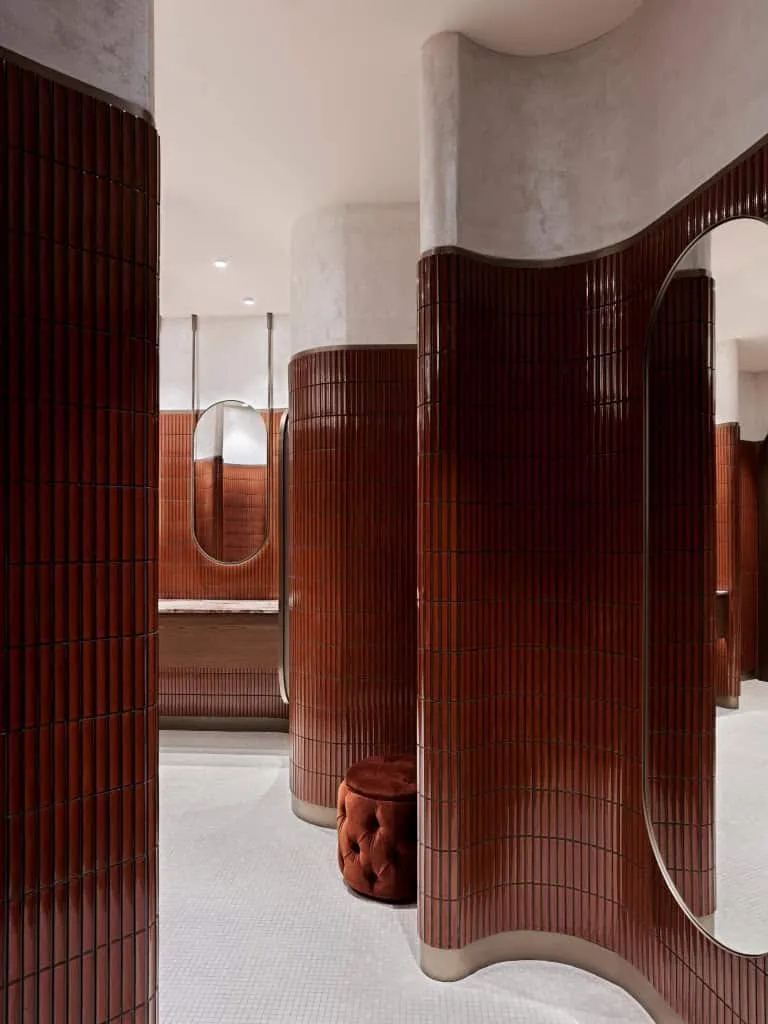 由建筑师艾西姆·科赞利设计的Seraf Vadi餐厅：文化与现代设计的和谐融合