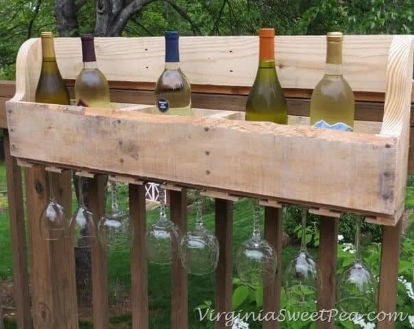 7. Estantería DIY para vinos hecha con palets