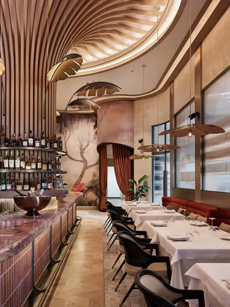 由建筑师艾西姆·科赞利设计的Seraf Vadi餐厅：文化与现代设计的和谐融合