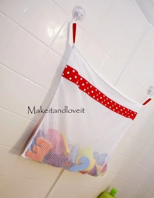 3. Excelente idea para juguetes en el baño