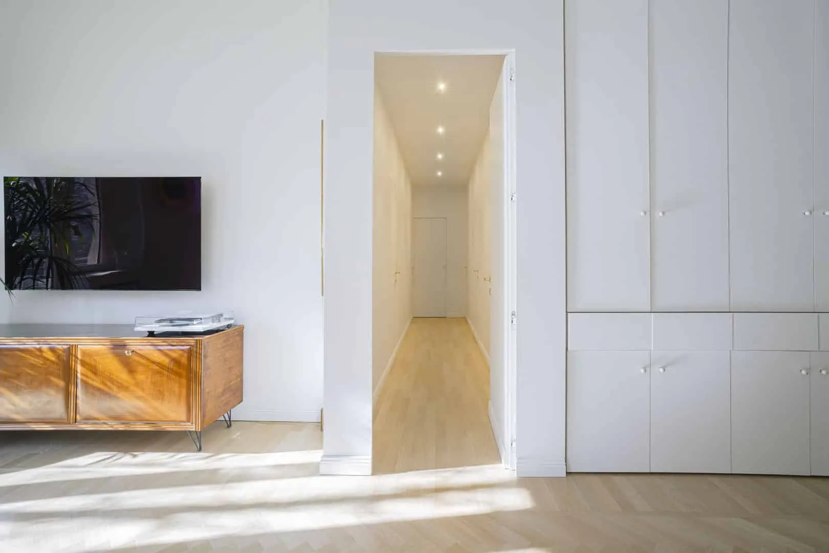 米兰独家公寓由Anice Architettura设计：复古优雅与现代生活方式的融合