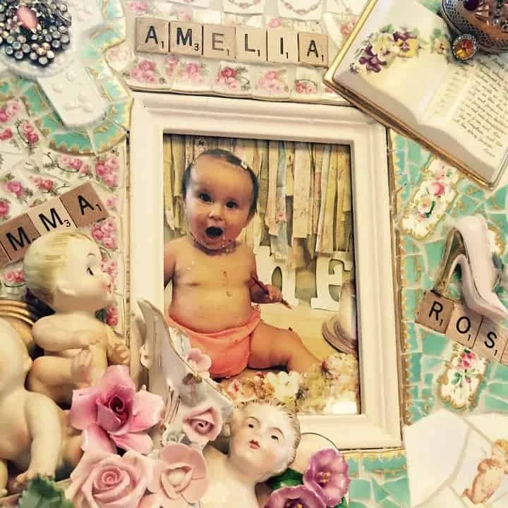 4. Marco de foto mosaico DIY con recuerdos