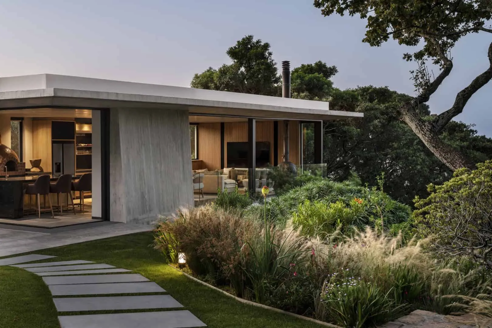 ARRCC格伦别墅：开普敦现代住宅，拥有壮丽景色和花园凉亭