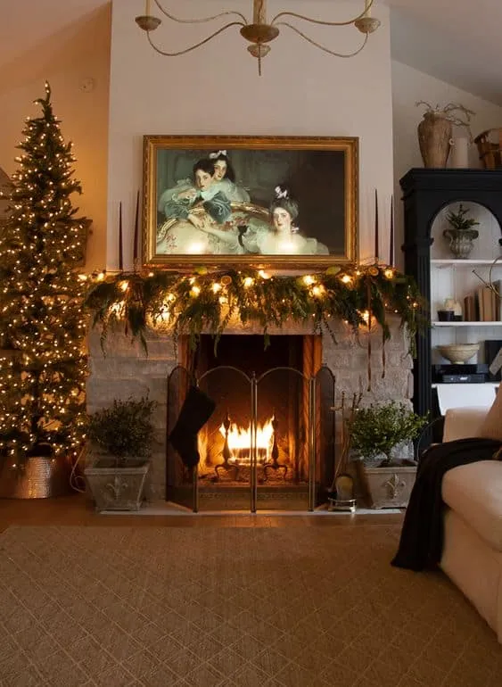 Shining Ideas for Christmas Fireplace Decoration 2023