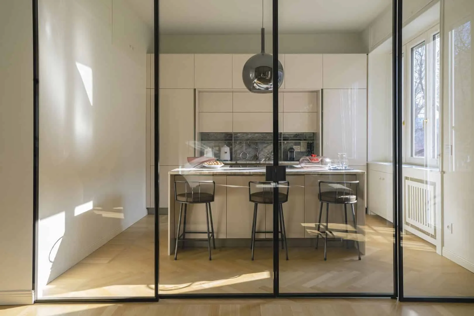 米兰独家公寓由Anice Architettura设计：复古优雅与现代生活方式的融合