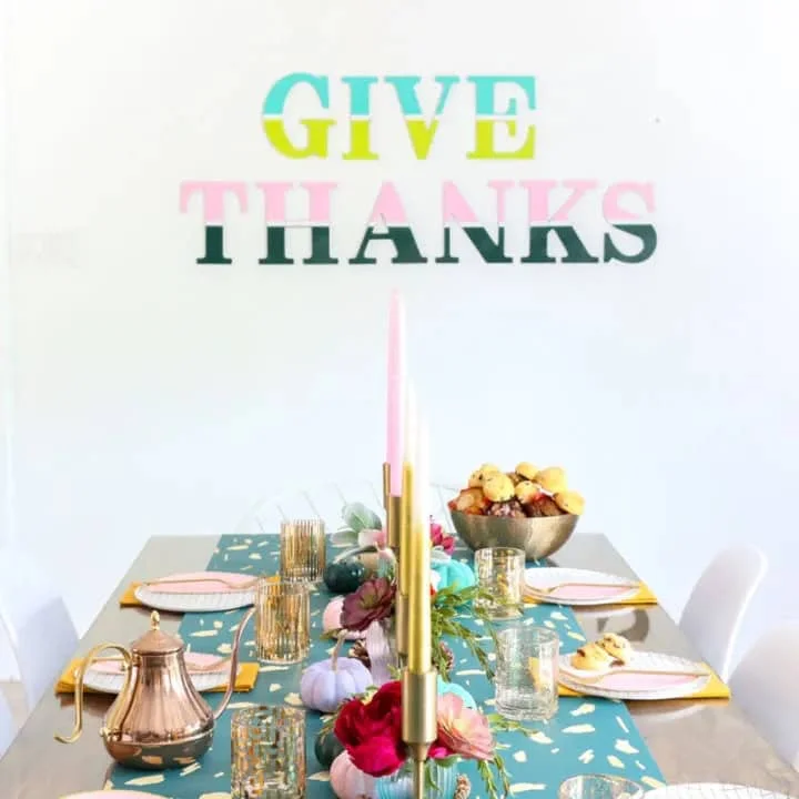 7. Cuadro con la palabra “Gratitud”