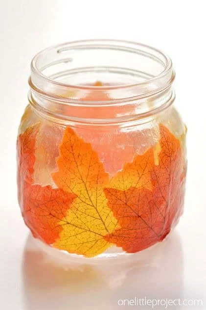 2. Linternas de frasco de mason con hojas