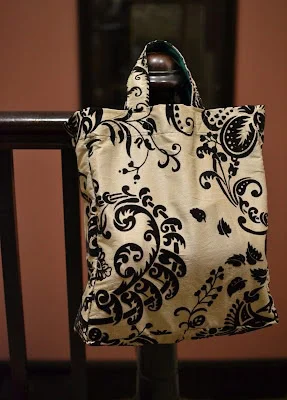 7. Bolsa DIY ligera hecha con cortinas para compras