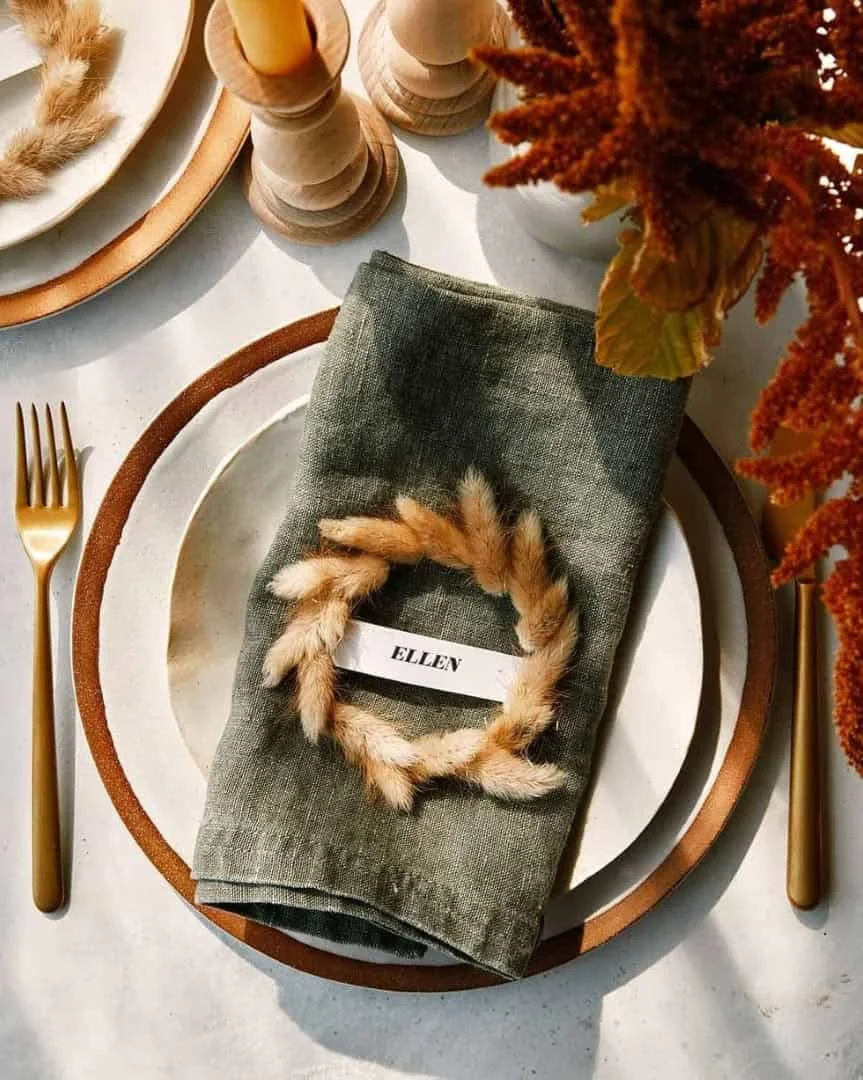 10. Tarjetas con guirnalda de hierba seca de conejo