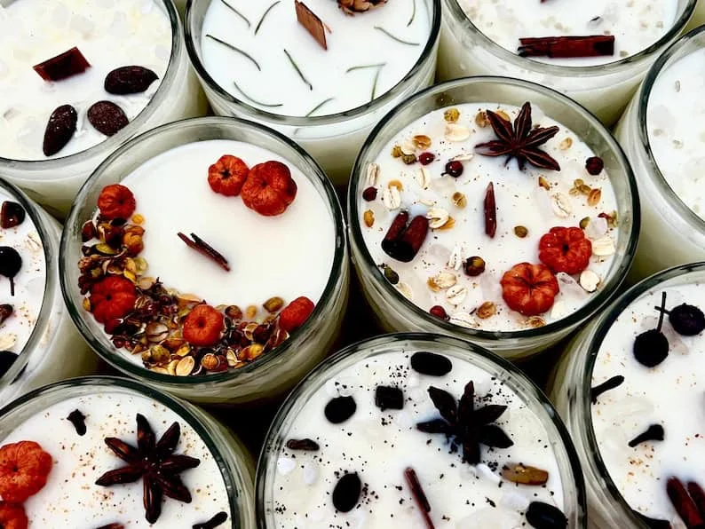 2. Velas decorativas artesanales