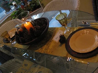 13. Tazón con centro de mesa de velas y bellotas para el Día de Acción de Gracias