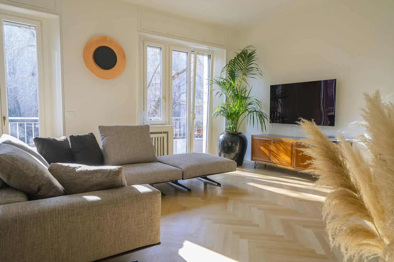 米兰独家公寓由Anice Architettura设计：复古优雅与现代生活方式的融合