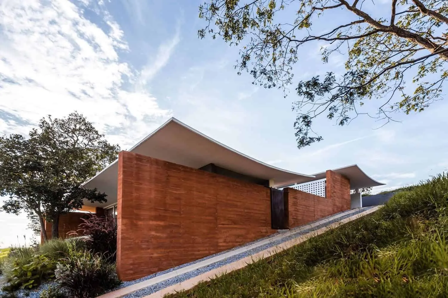 TETRO Arquitetura设计的咖啡屋住宅：对巴西塞拉多与咖啡的诗意致敬