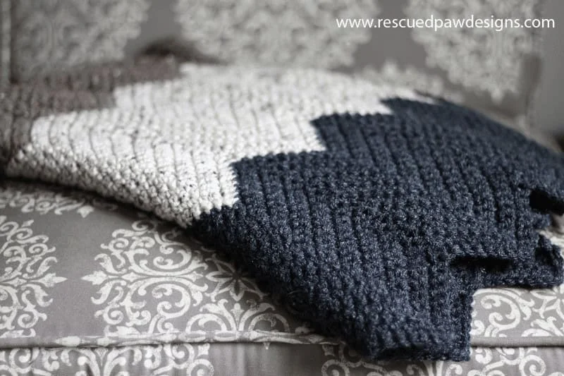 6. Manta con patrón en zigzag