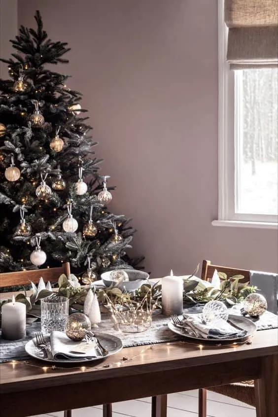 Stellar Table Setting for Christmas Dinner to Light Up Your Night