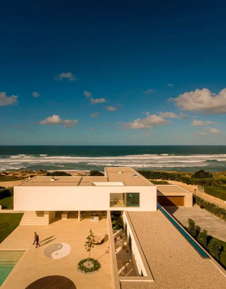 Casa Falésia del Rey de [i]da arquitectos en Obidos, Portugal