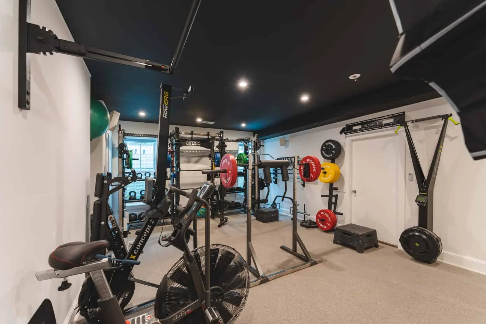 7. Sala de ejercicios en casa moderna, región interior de Washington