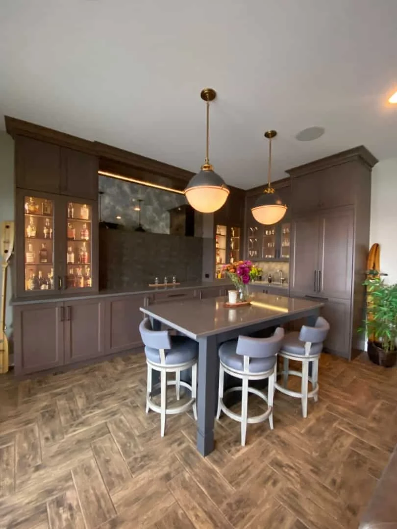 9. Bar en casa moderno, Detroit