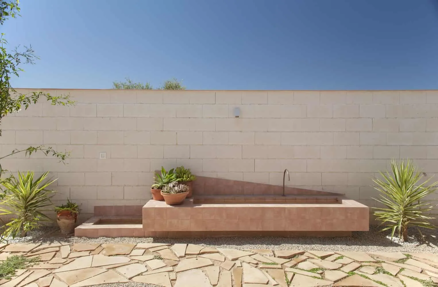 AFAB设计的猫狗家庭住宅，位于西班牙巴塞罗那