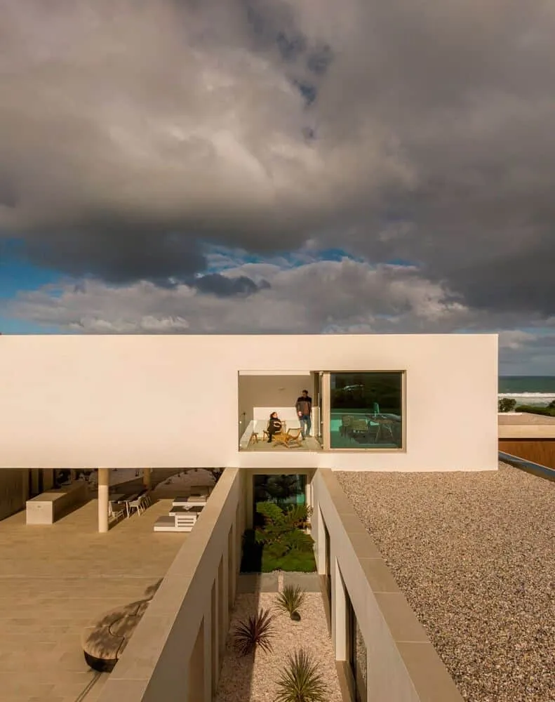 Casa Falésia del Rey de [i]da arquitectos en Obidos, Portugal