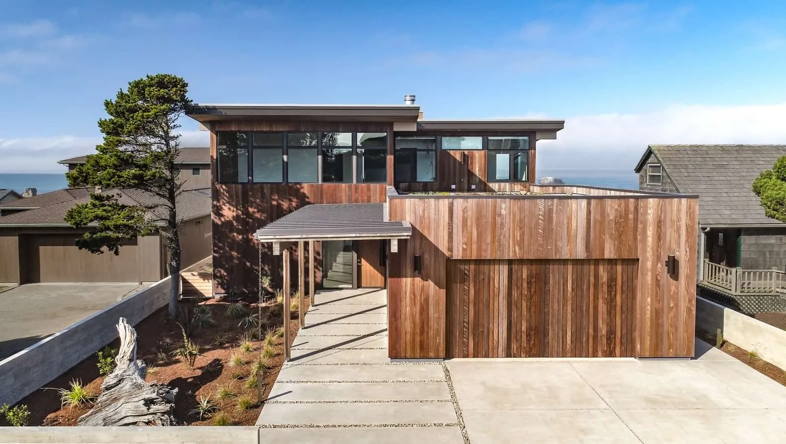 Beach House Face Rock by Giulietti Schouten Weber Architects in Bandon, Oregon Beach House Face Rock by Giulietti Schouten Weber Architects in Bandon, Oregon