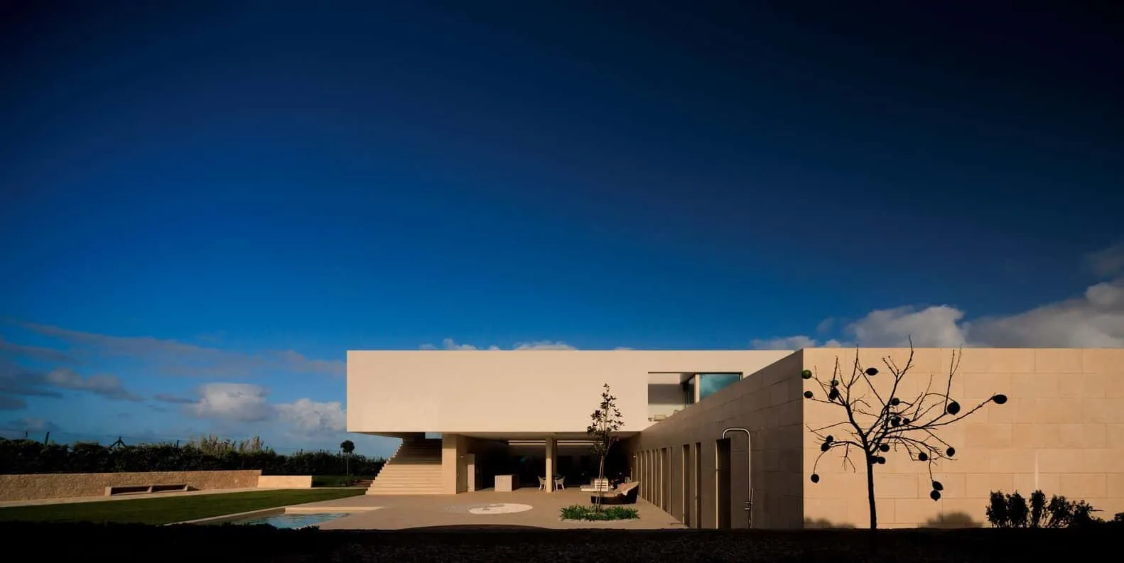 Casa Falésia del Rey de [i]da arquitectos en Obidos, Portugal