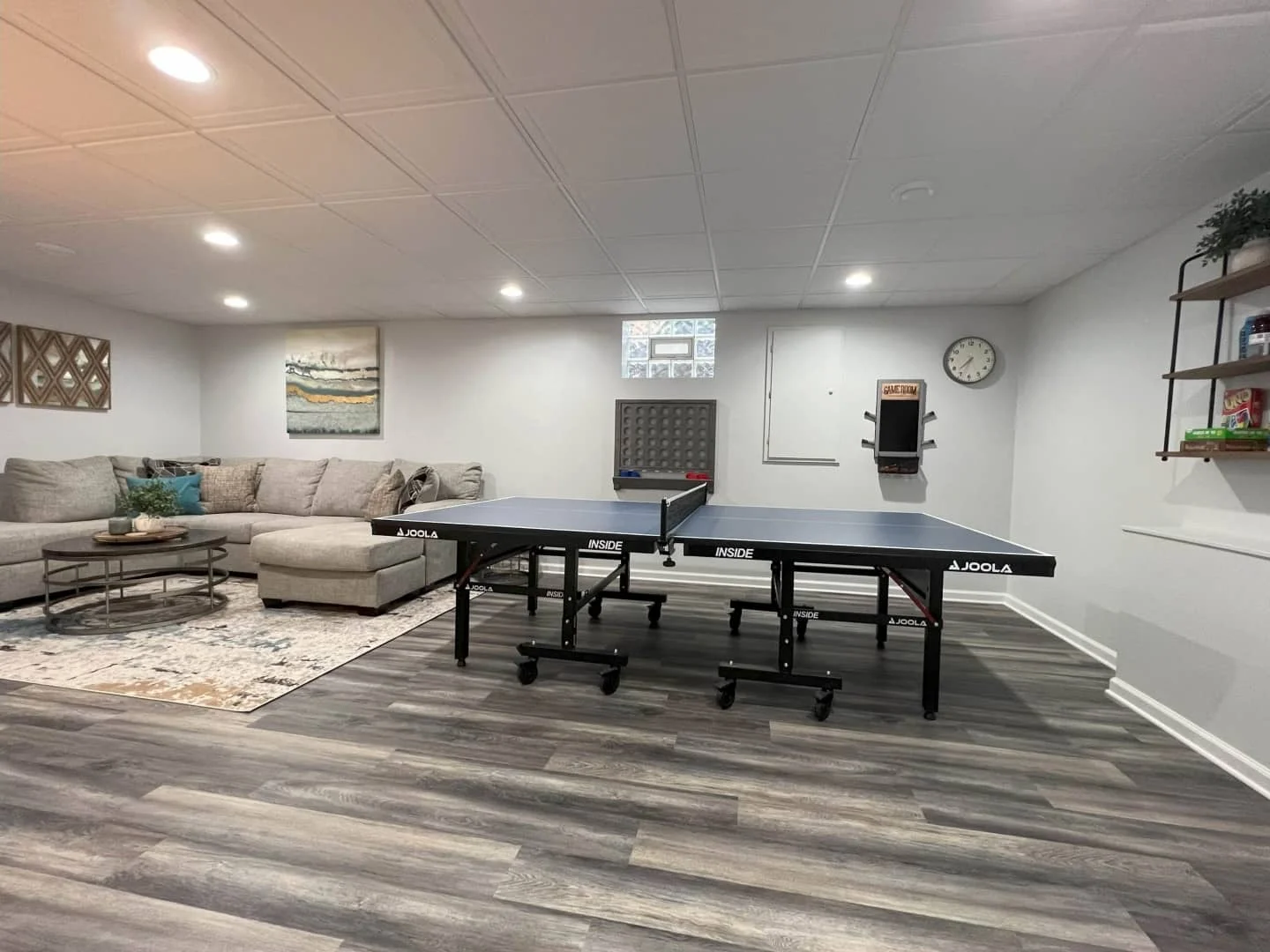 15. Sótano familiar recreativo moderno