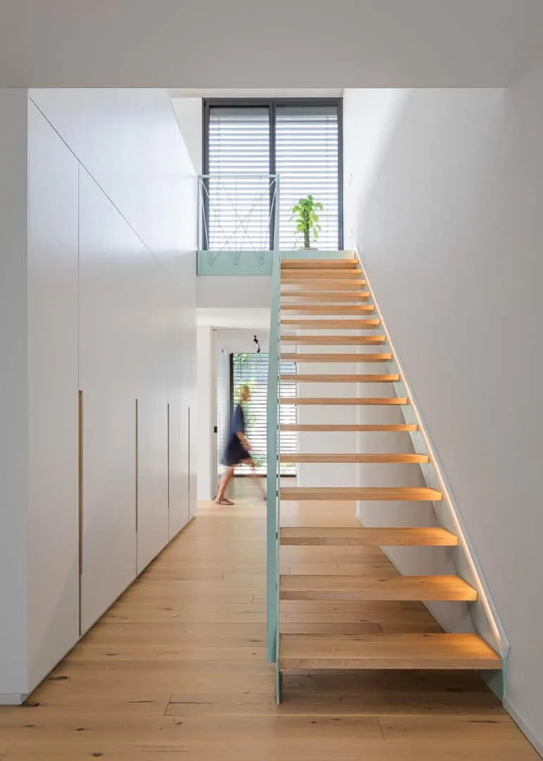 10. Escalera moderna