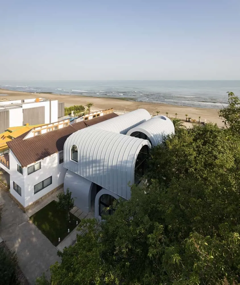 KRDS设计的海角瓦楞别墅在伊朗努尔