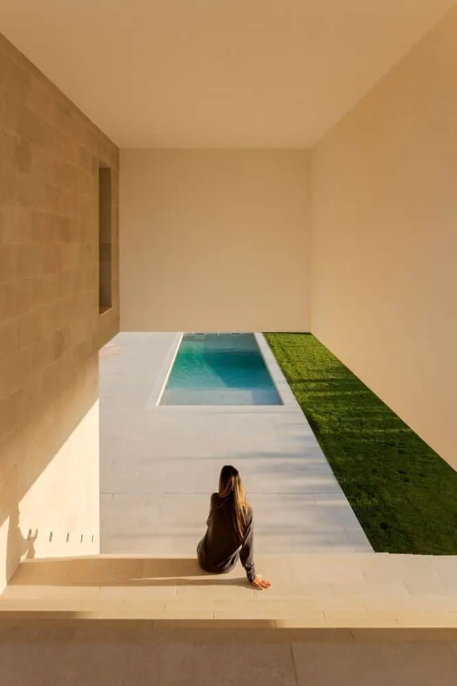 Casa Falésia del Rey de [i]da arquitectos en Obidos, Portugal