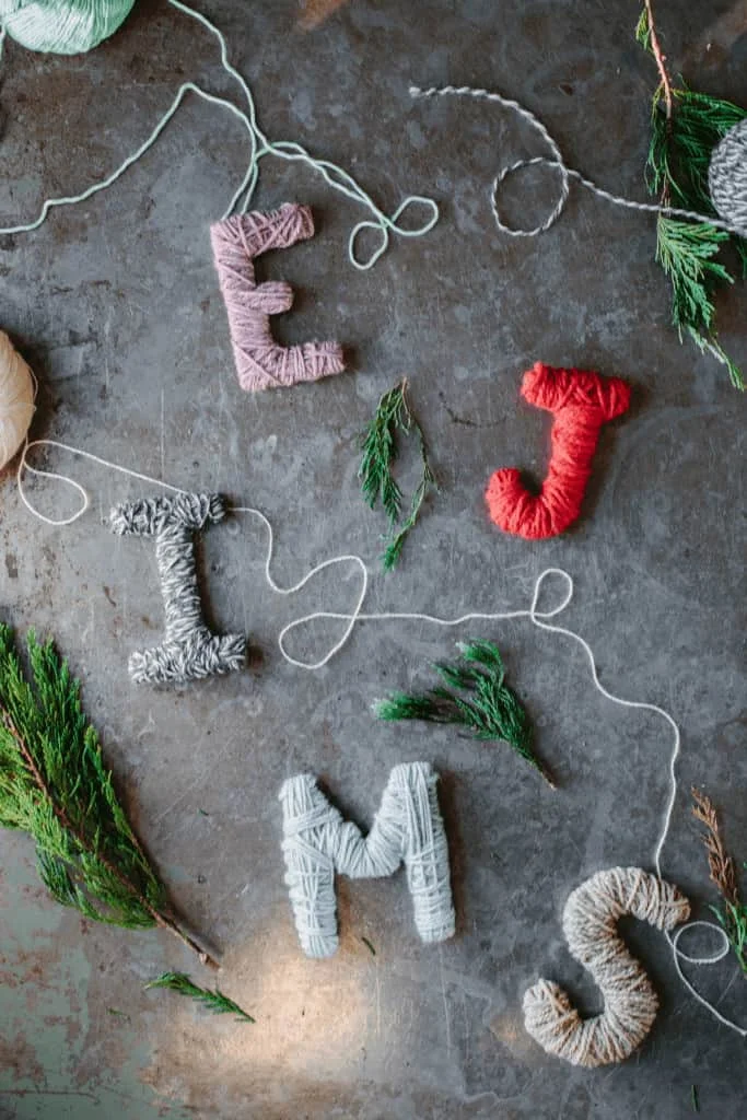 3. Decoraciones infantiles navideñas hechas con fibra textil