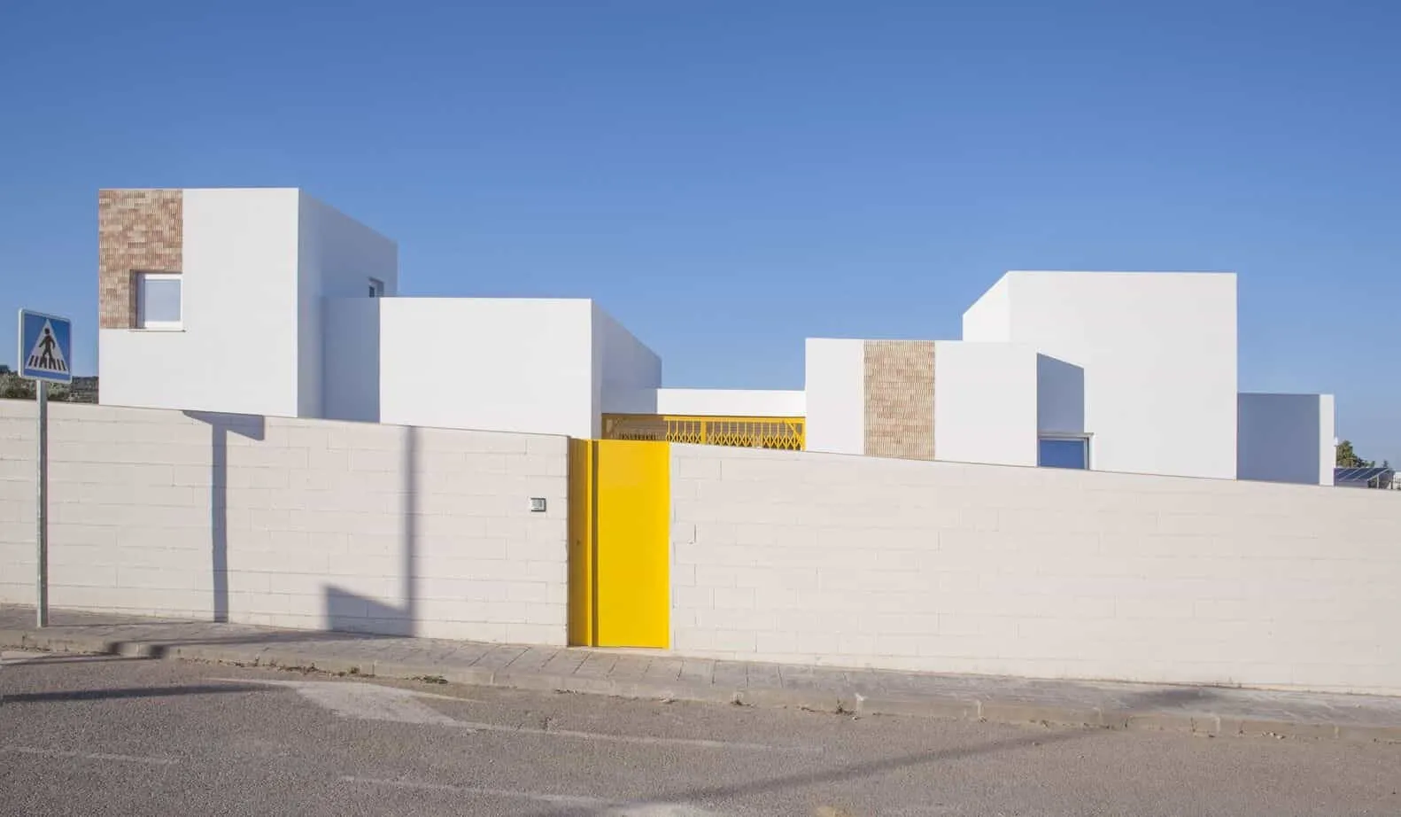 AFAB设计的猫狗家庭住宅，位于西班牙巴塞罗那