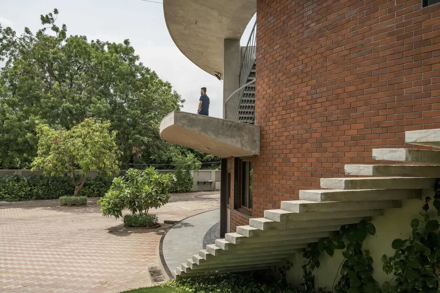 Round House by studio prAcademics in India