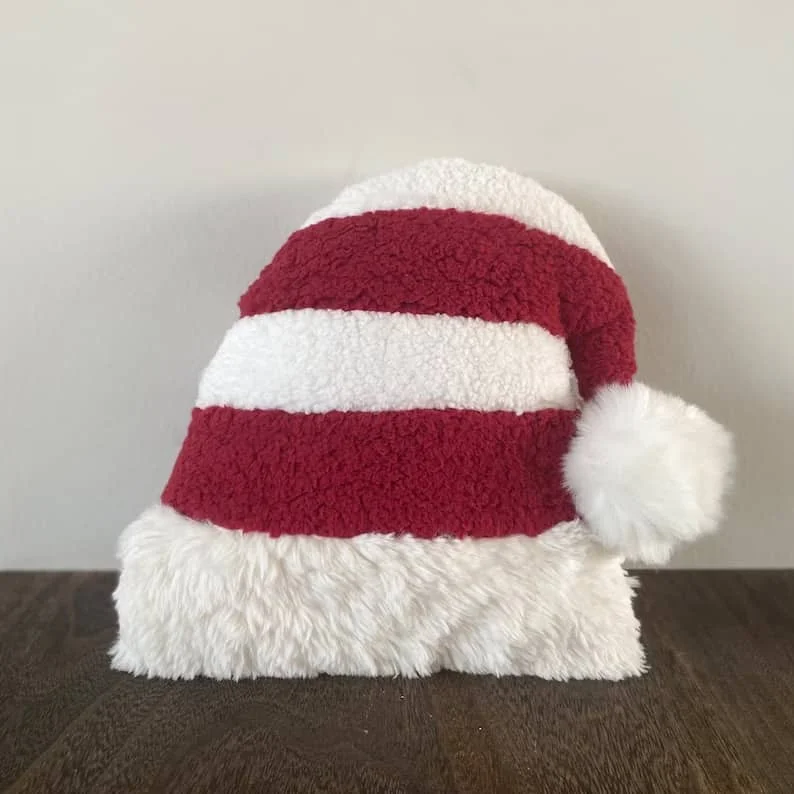 9. Almohada con sombrero de Santa