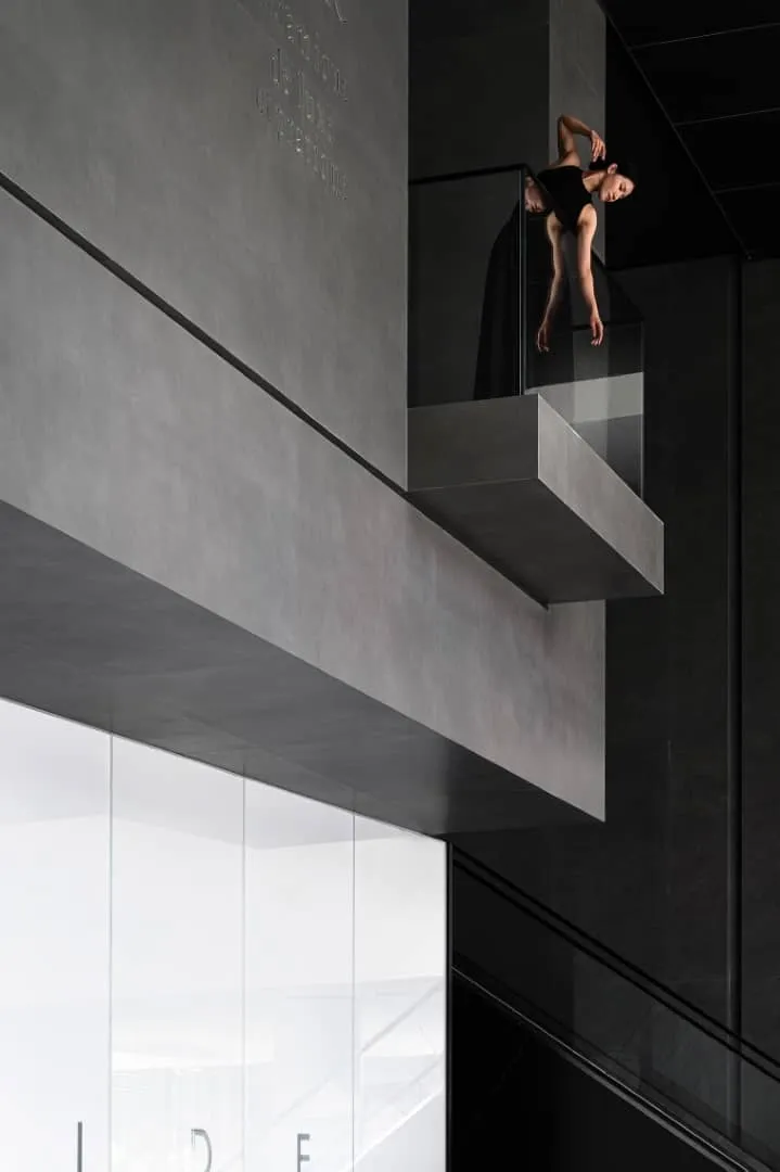 Topway Space Design打造的Golde陶瓷砖总部：优雅舞步的舞者