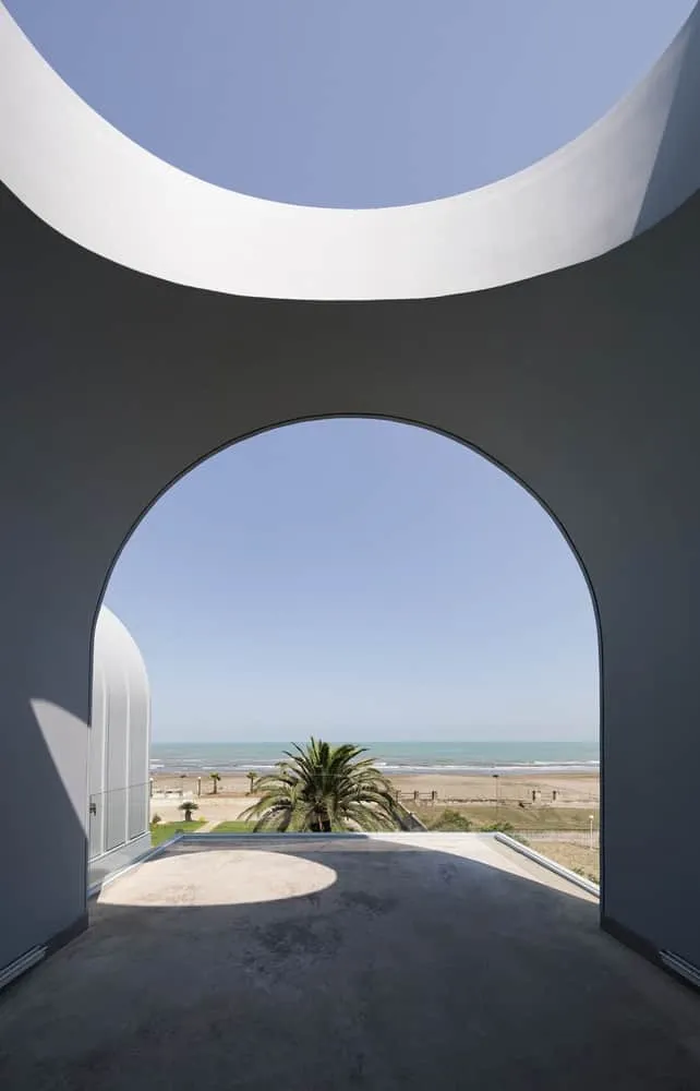 KRDS设计的海角瓦楞别墅在伊朗努尔