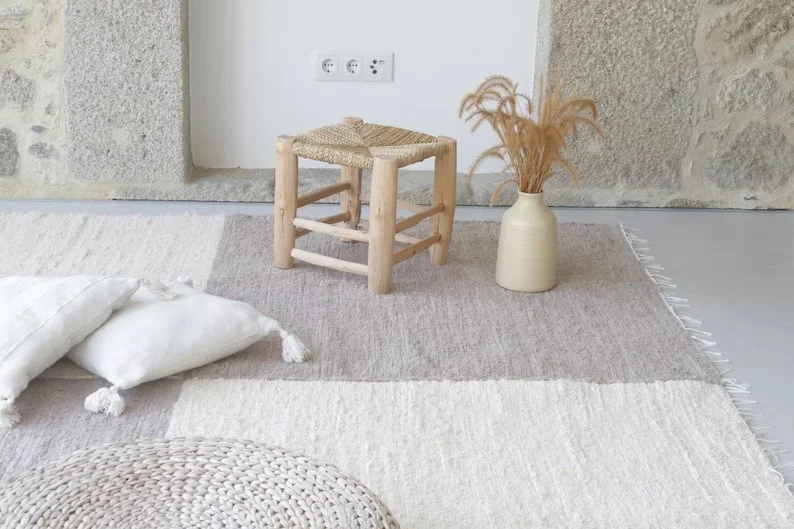 8. Alfombra con patrón de cuadros