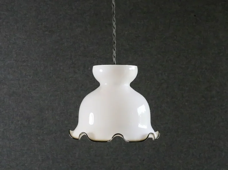 3. Lámpara colgante francesa – modelo de tulipán antiguo