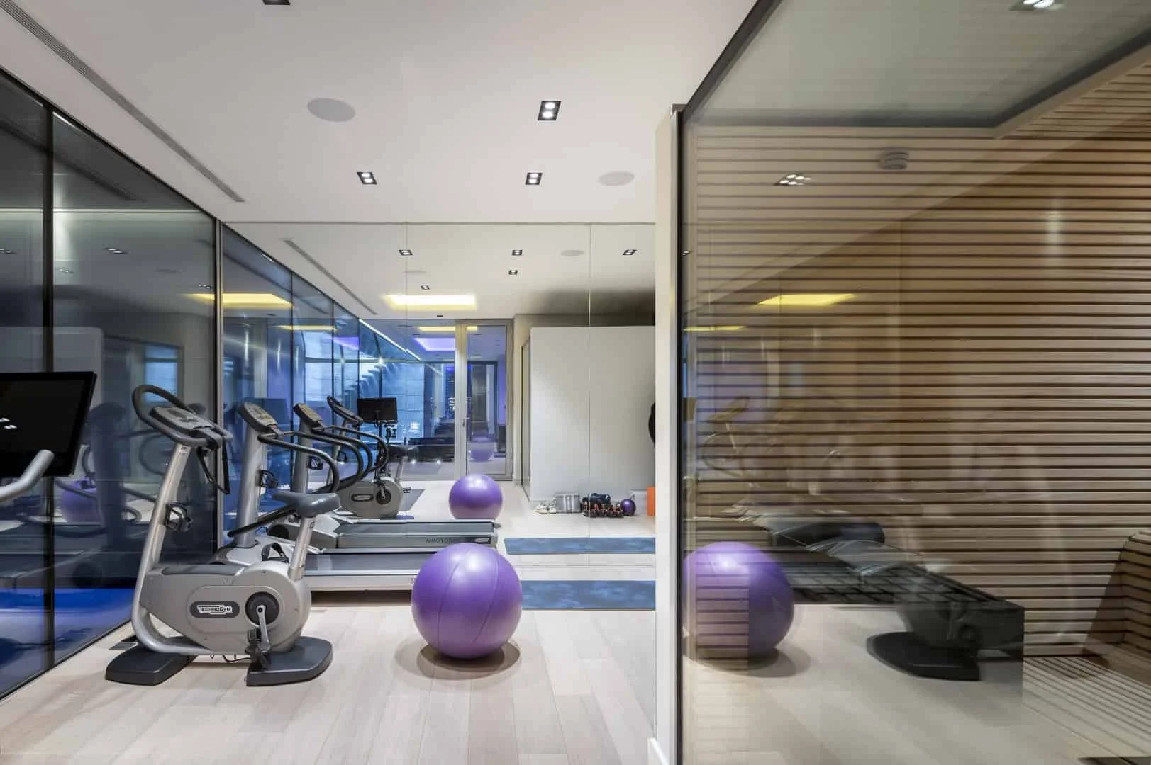 9. Sala de ejercicios en casa moderna, Londres