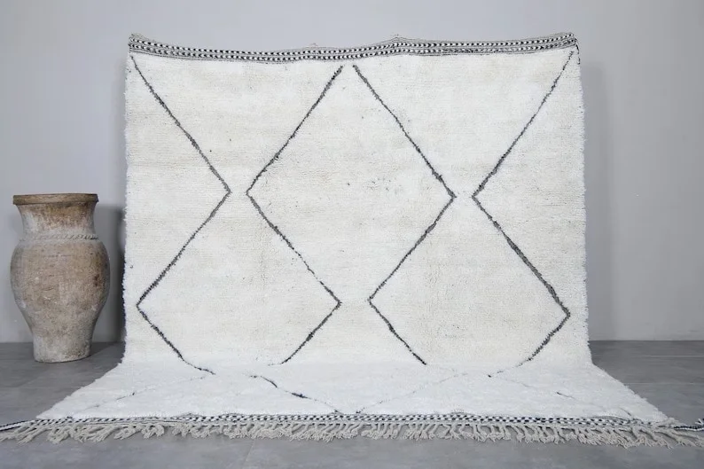 9. Alfombra marroquí blanca