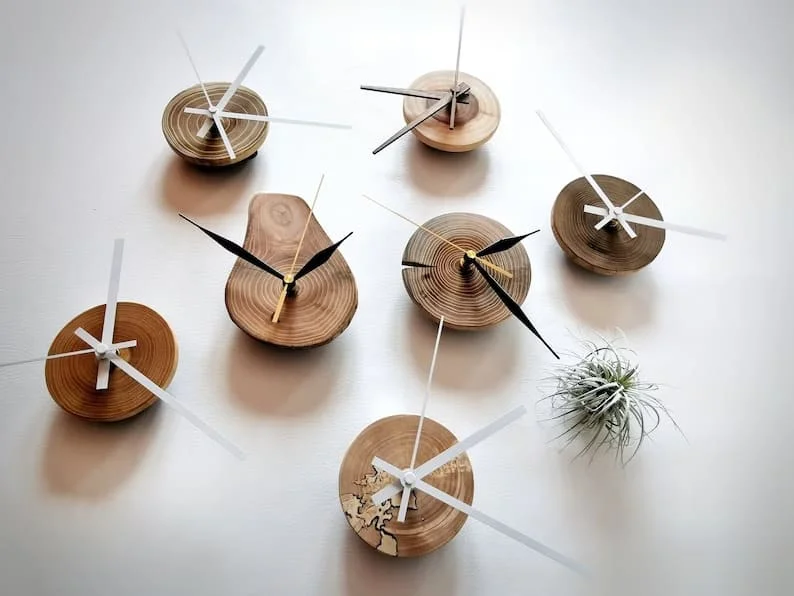 7. Kleine Holzwanduhren