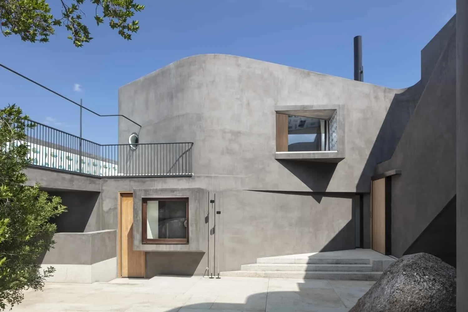 萨丁尼亚房屋由Stera Architectures设计：扎根于科斯塔·斯梅尔达景观的现代住宅