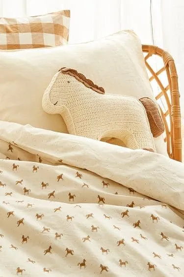 用现代床品套装为儿童房间增添个性